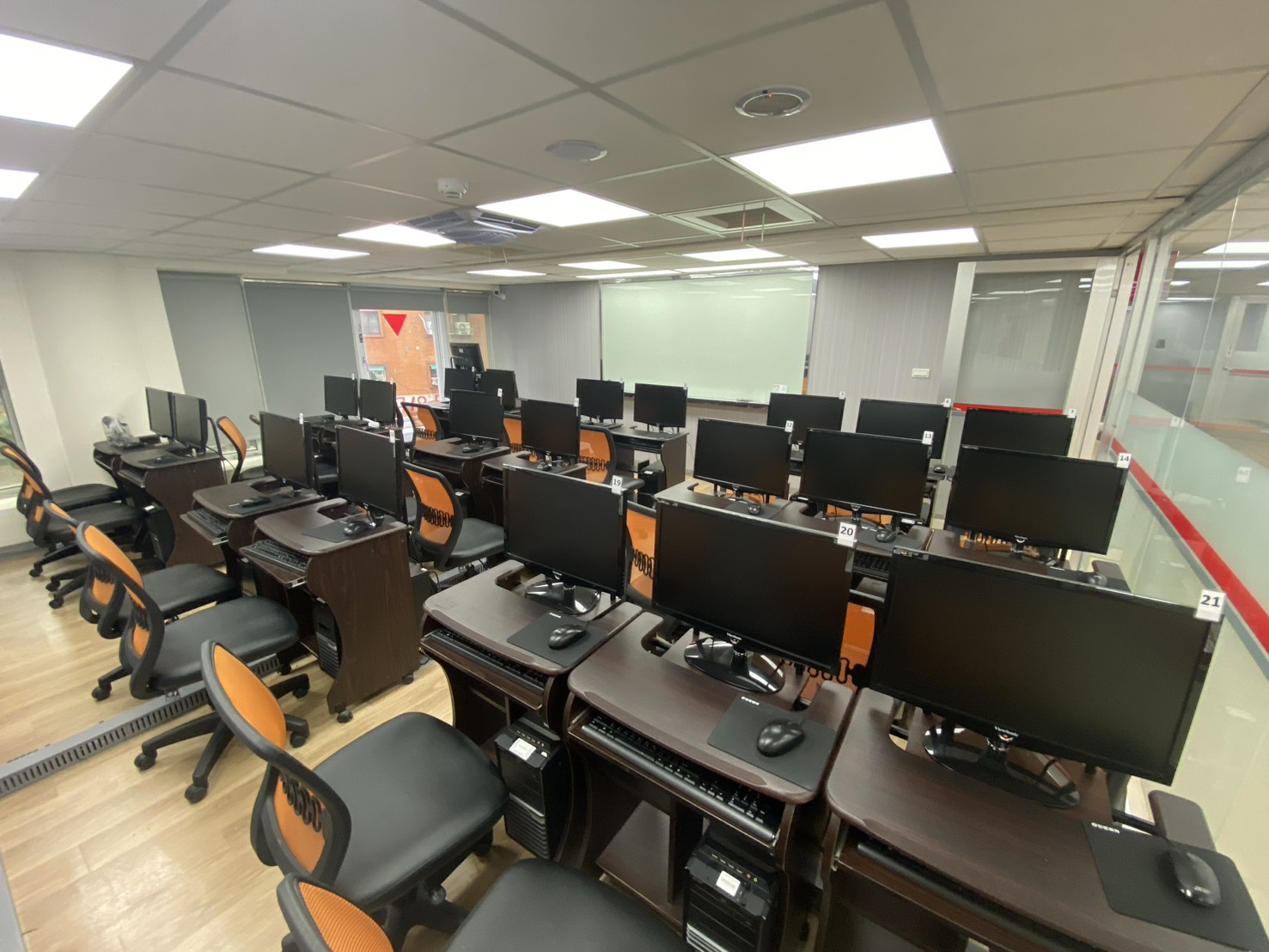 三重電腦教室｜台北橋捷運旁、專人管理、空間寬敞機能佳