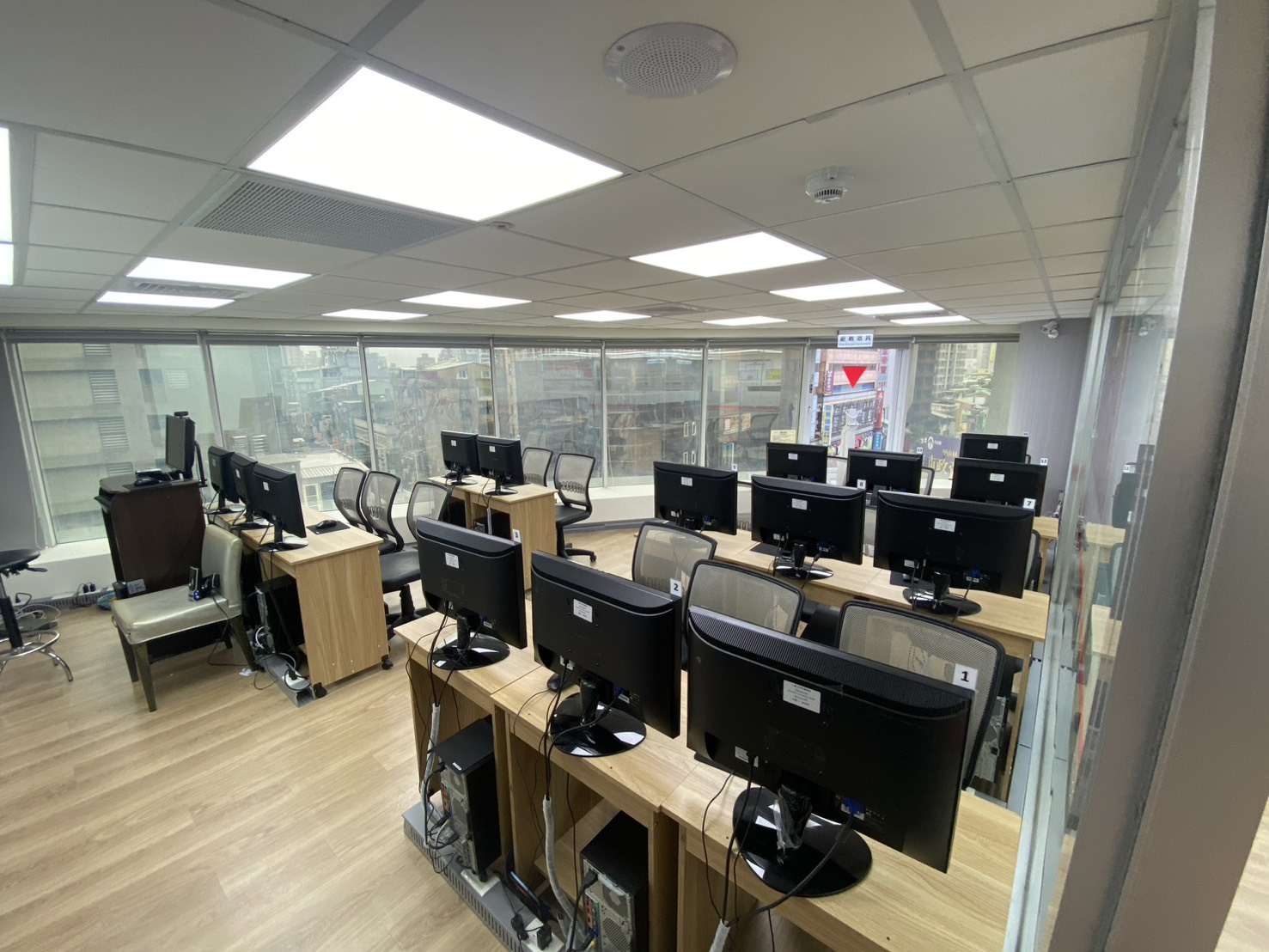 三重電腦教室｜台北橋捷運旁、專人管理、空間寬敞機能佳