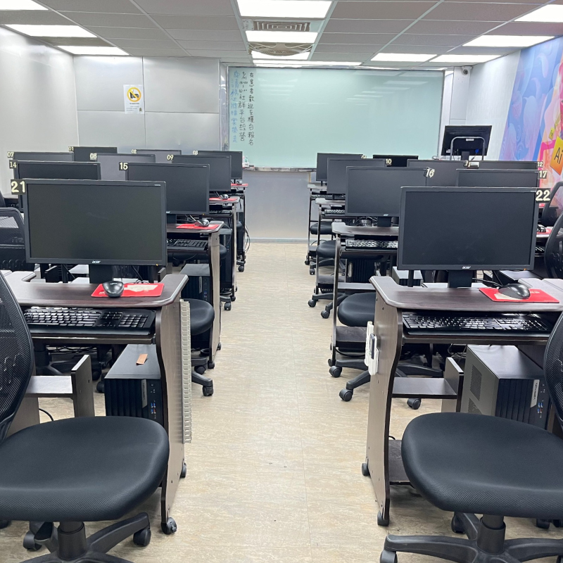 永和電腦教室｜頂溪捷運站旁、專人管理、採光好設備新